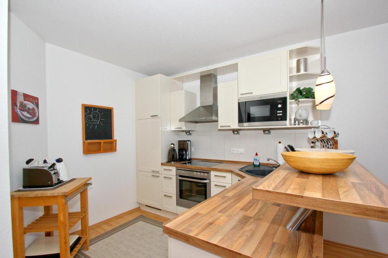 Hafennahe Ferienwohnung Mit Balkon Und Meerblick - Hafenhaeuser Wiek Wohnung 14 Wiek auf Ruegen Exterior photo